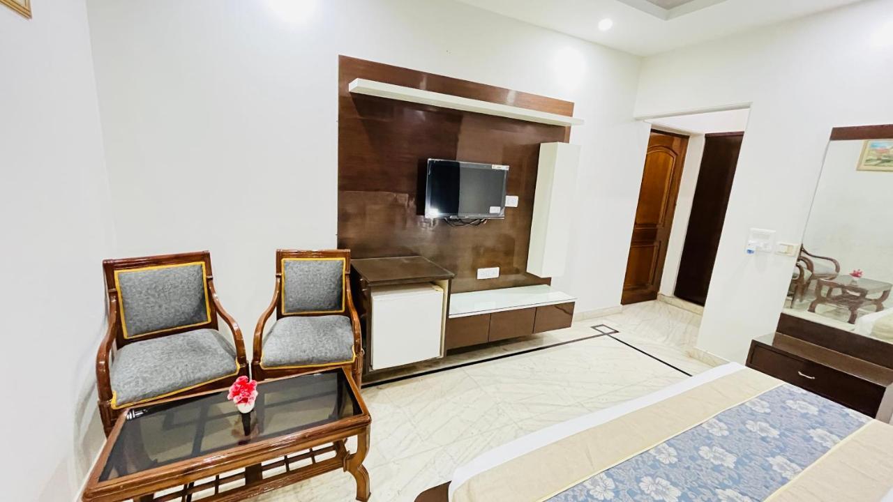 גורגאון Hotel Starline Sector 28 מראה חיצוני תמונה