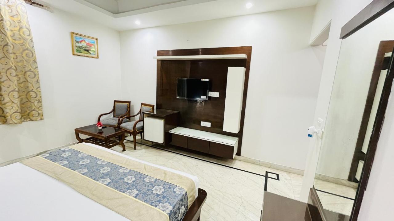 גורגאון Hotel Starline Sector 28 מראה חיצוני תמונה