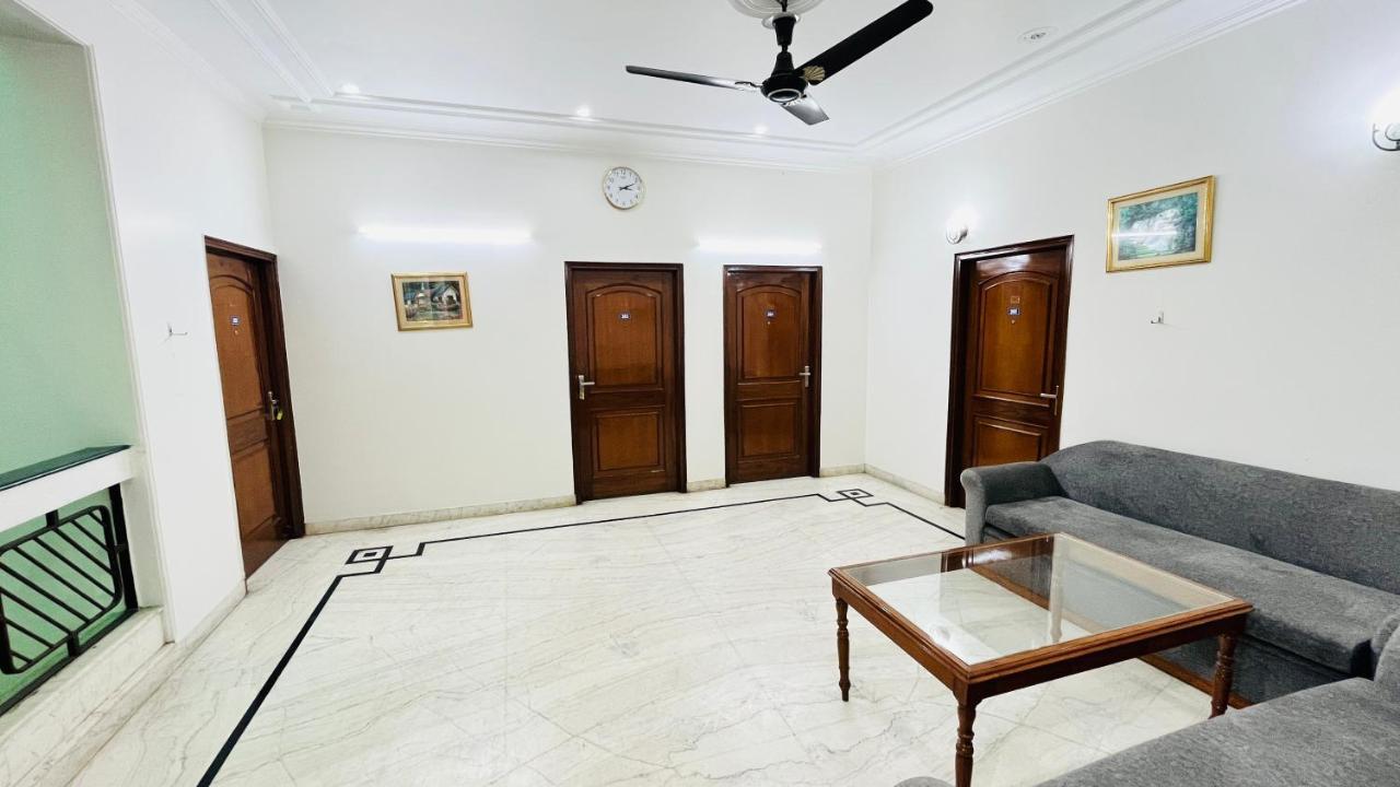 גורגאון Hotel Starline Sector 28 מראה חיצוני תמונה