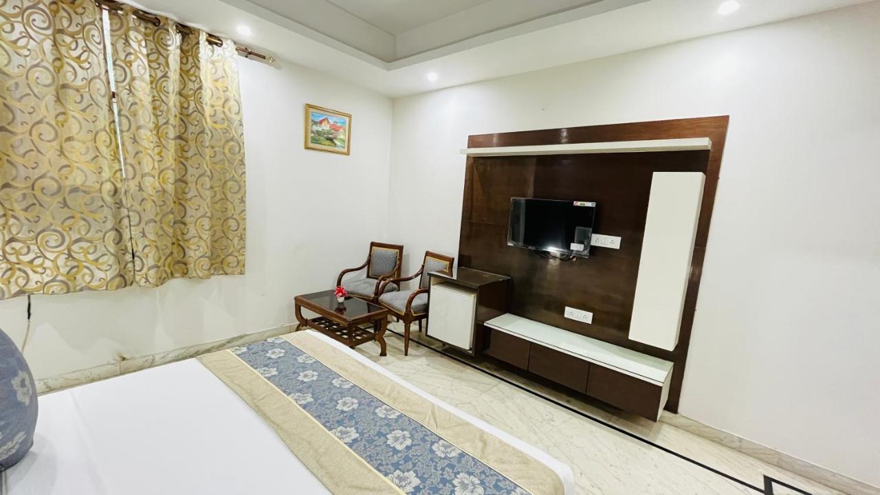 גורגאון Hotel Starline Sector 28 מראה חיצוני תמונה