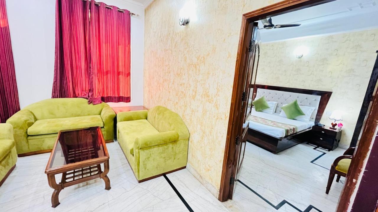 גורגאון Hotel Starline Sector 28 מראה חיצוני תמונה