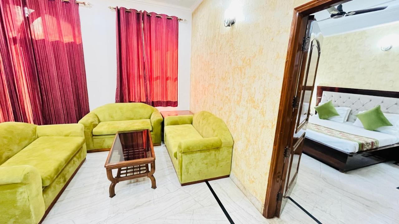 גורגאון Hotel Starline Sector 28 מראה חיצוני תמונה
