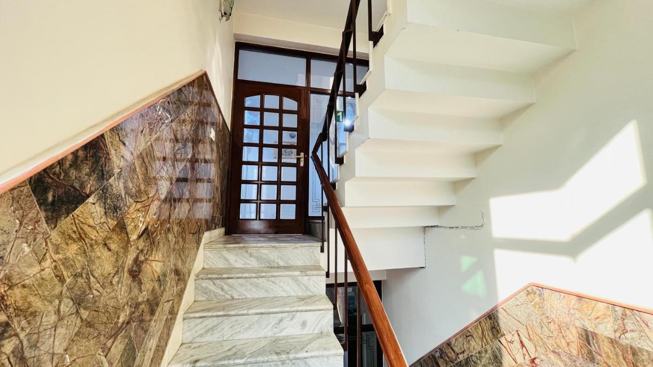 גורגאון Hotel Starline Sector 28 מראה חיצוני תמונה