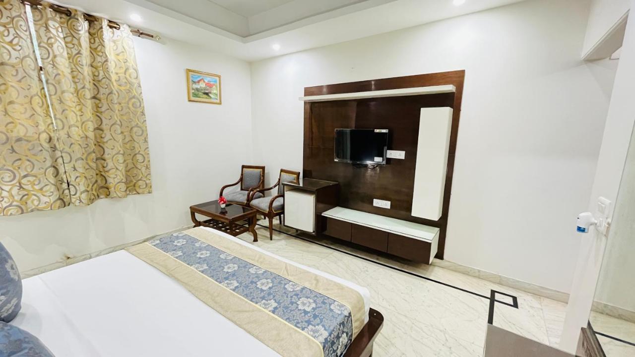 גורגאון Hotel Starline Sector 28 מראה חיצוני תמונה