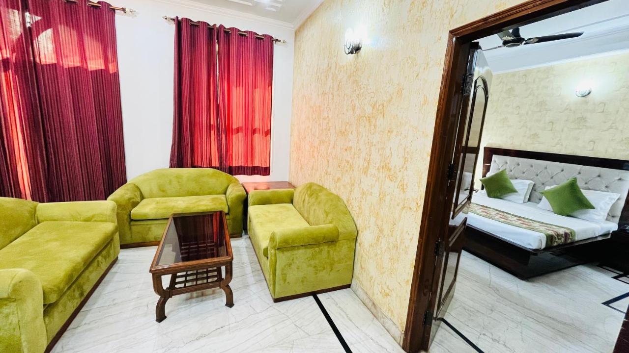 גורגאון Hotel Starline Sector 28 מראה חיצוני תמונה