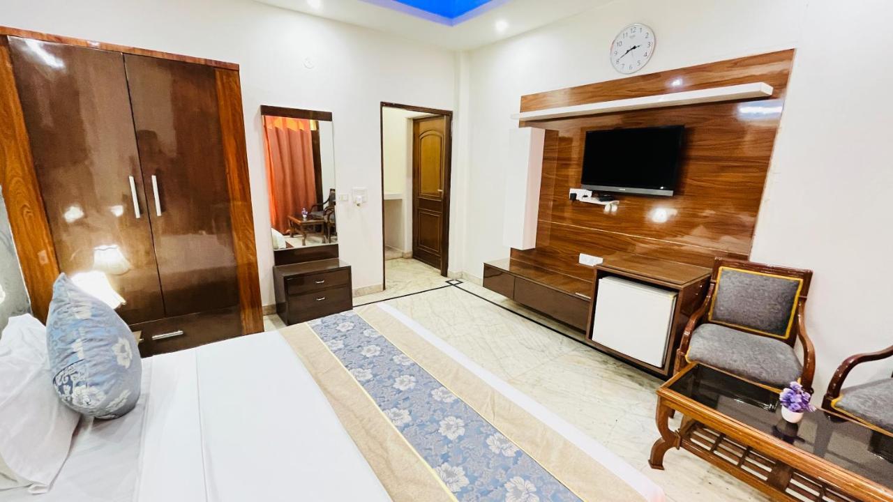 גורגאון Hotel Starline Sector 28 מראה חיצוני תמונה