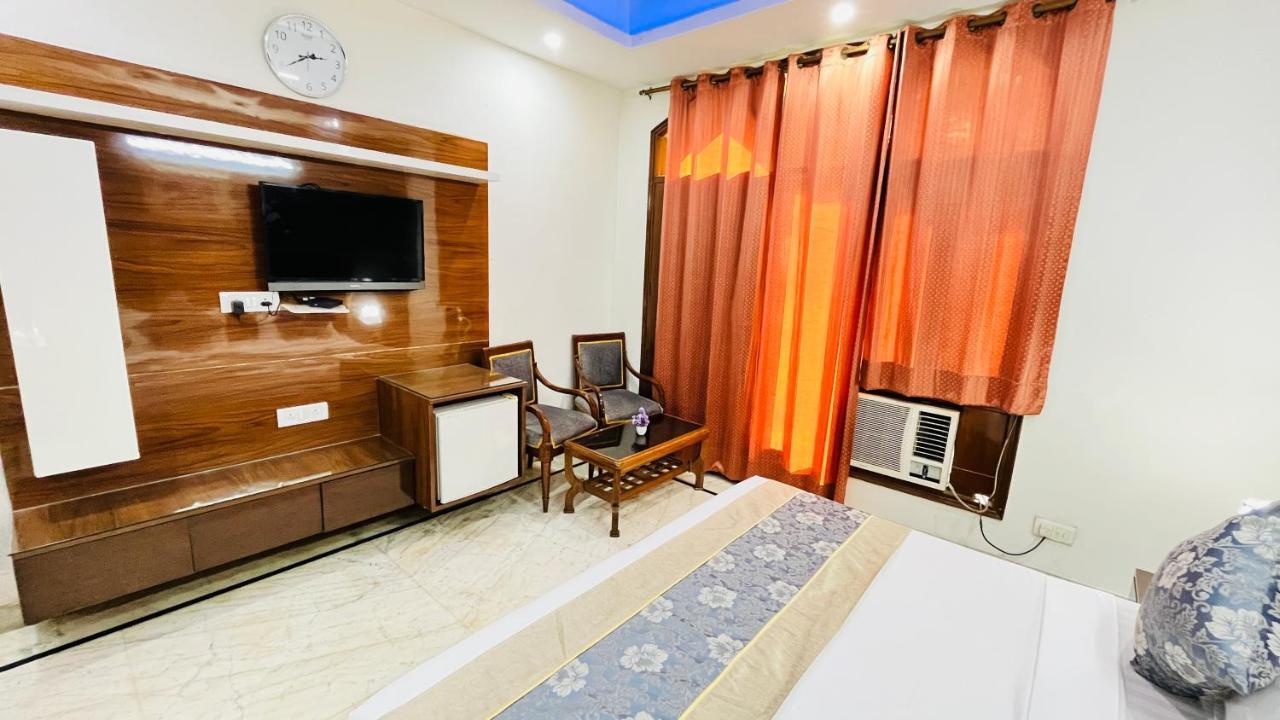 גורגאון Hotel Starline Sector 28 מראה חיצוני תמונה